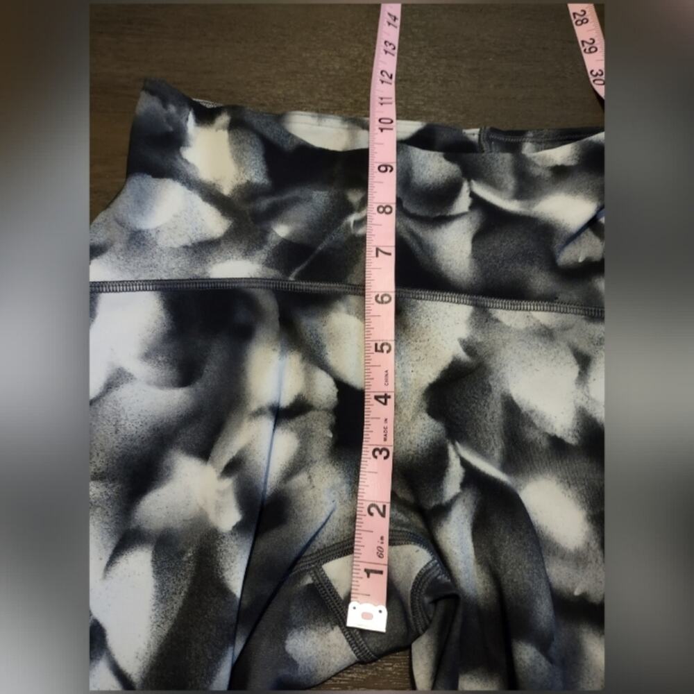 Lululemon Train Times 7/8 Pant 25" Blush Blossom Alpine White / Black Size 4 - Picture 7 of 16